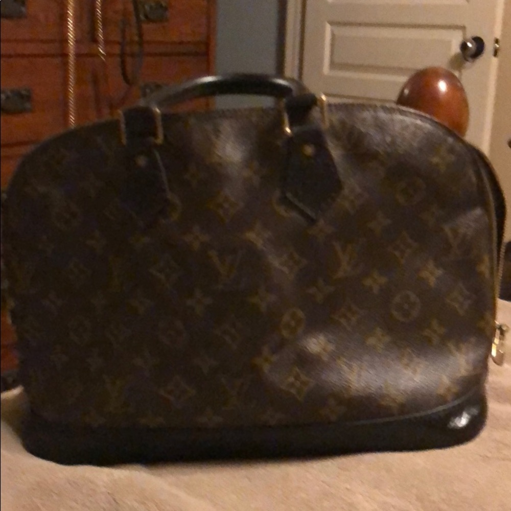 Authentic lv Alma
